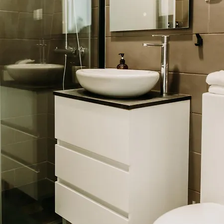 New Townhouse - Terrace - 3 Bathrooms 度假居 *